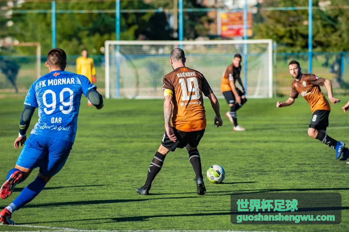 世界杯足球赛后战报：法国大胜荷兰锁定头名